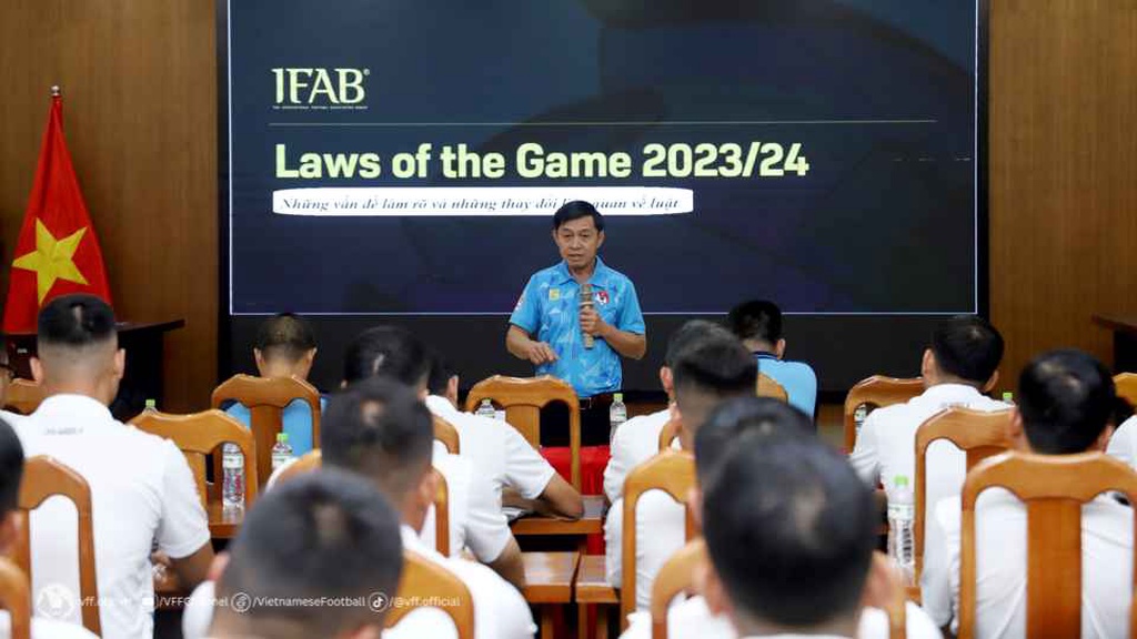 Trọng tài V-League cập nhật luật trước mùa giải mới