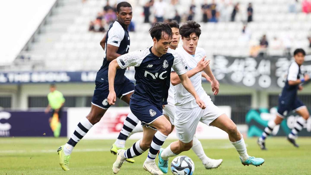 Văn Toàn trở thành cầu thủ được thi đấu nhiều nhất tại Hàn Quốc