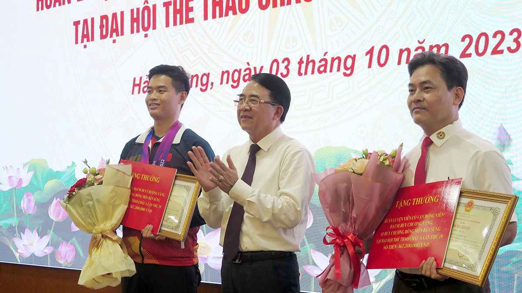 Giành HCV ASIAD 19, xạ thủ Phạm Quang Huy và HLV được thưởng gần 340 triệu đồng