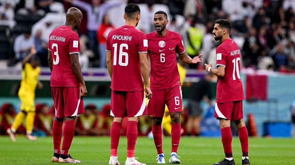 Qatar trở thành đội chủ nhà đầu tiên thua trận khai màn World Cup 
