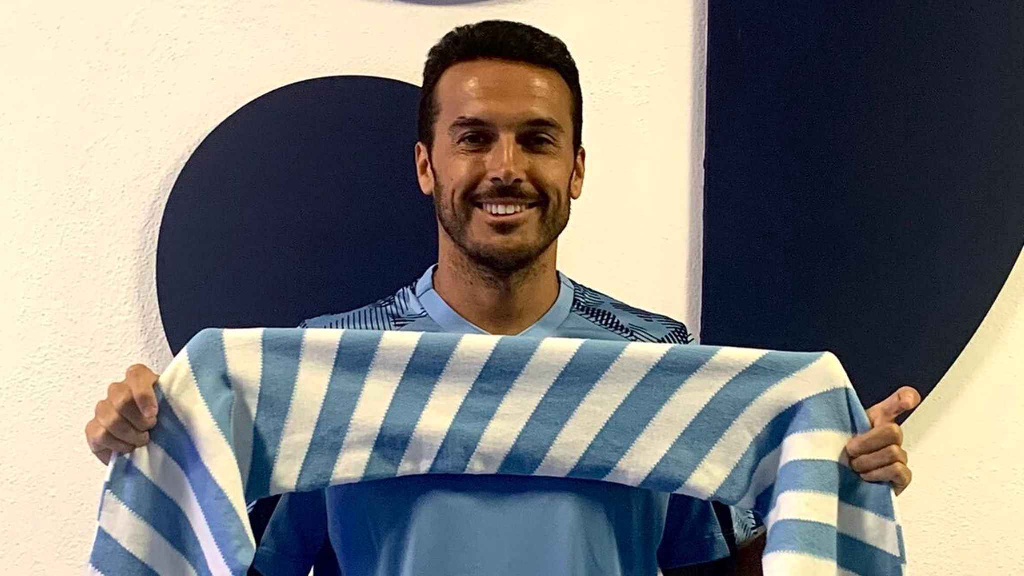 Pedro trở thành cầu thủ đầu tiên gia nhập Lazio từ Roma sau gần 40 năm