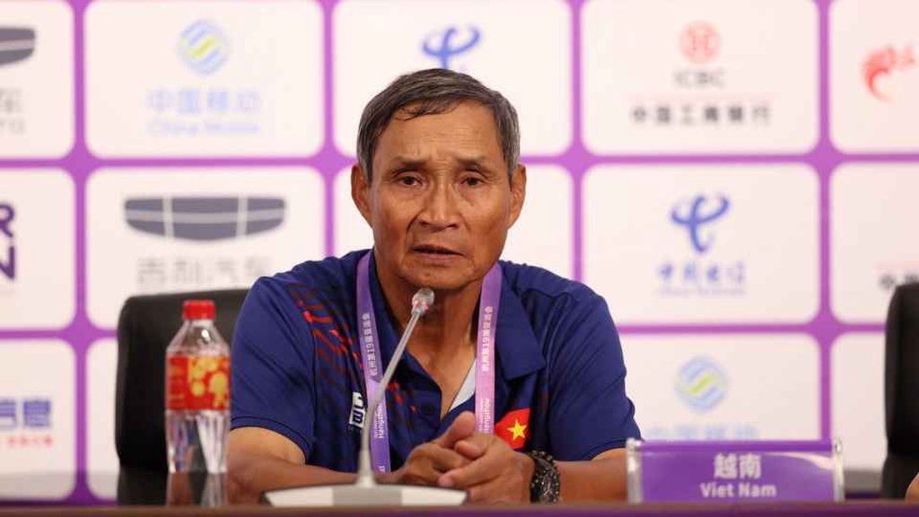 HLV Mai Đức Chung chỉ ra điểm yếu khiến tuyển nữ Việt Nam thua đậm Nhật Bản