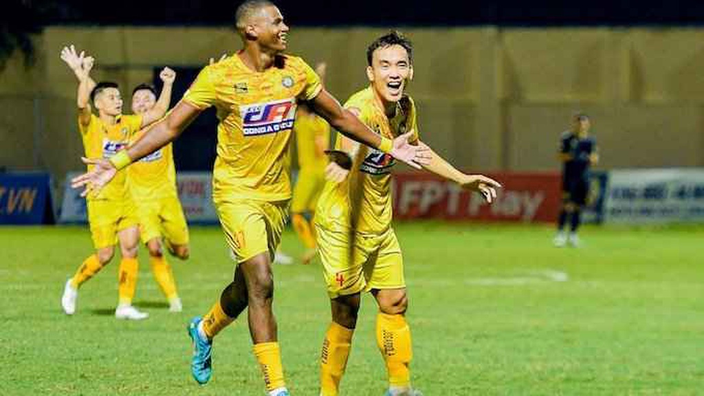 Thắng thuyết phục trên sân nhà, Đông Á Thanh Hóa vươn lên ngôi đầu V-League