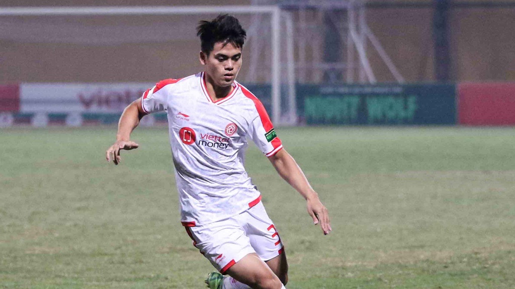 Ra mắt V.League, Khuất Văn Khang tiếp bước Văn Hậu để lại kỷ lục vô tiền khoán hậu