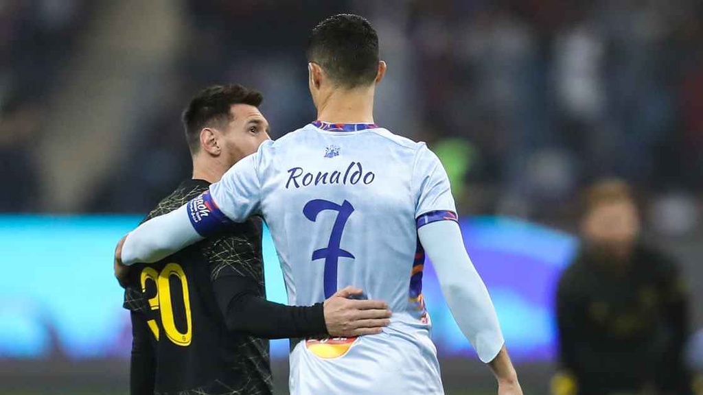 Messi bất ngờ nói về khả năng đá chung đội với Ronaldo