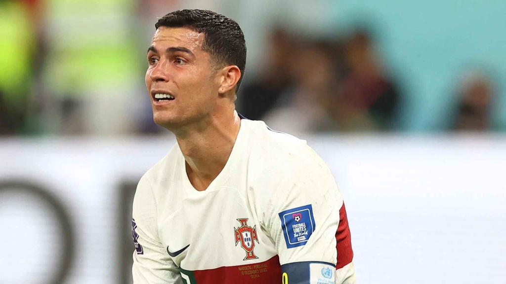ĐT Việt Nam chuẩn bị thi đấu trên SVĐ khiến Ronaldo phải ôm hận