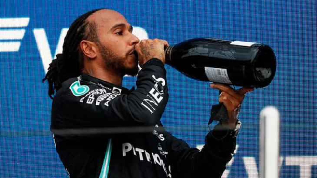 Lewis Hamilton lập kỷ lục thắng 100 chặng F1