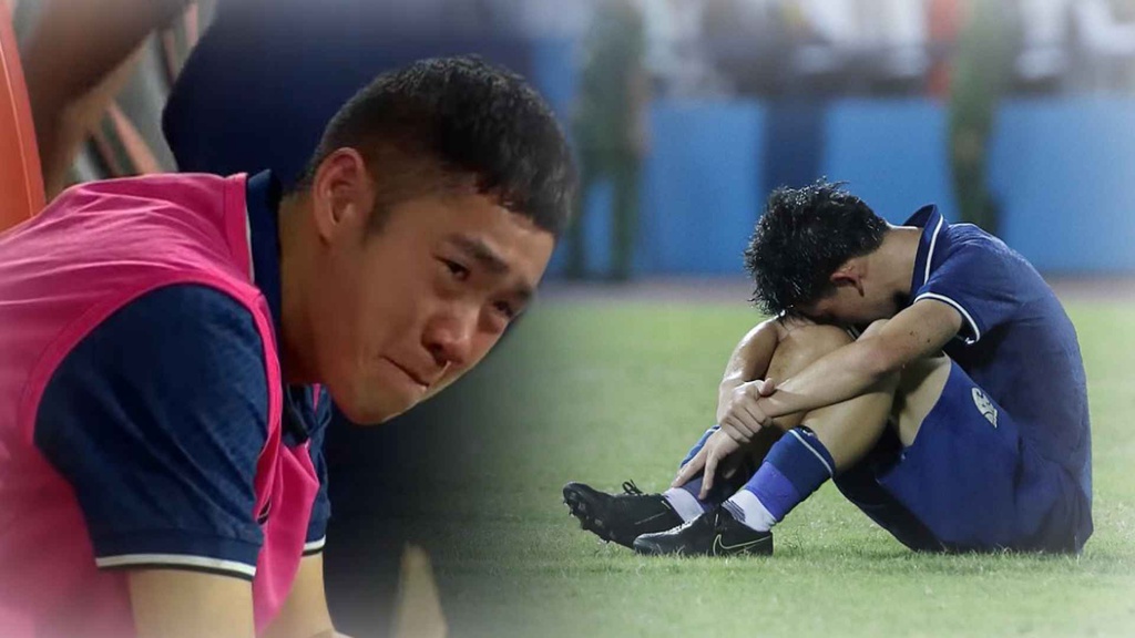 Cầu thủ U17 Thái Lan gục xuống sân, khóc nức nở sau trận thua Việt Nam
