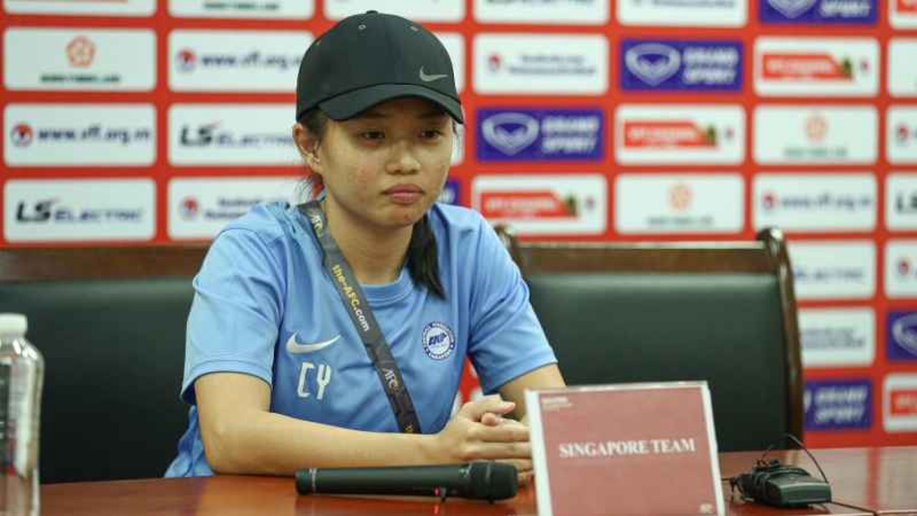 HLV tuyển nữ U20 Singapore thẫn thờ sau khi nhận 11 bàn thua