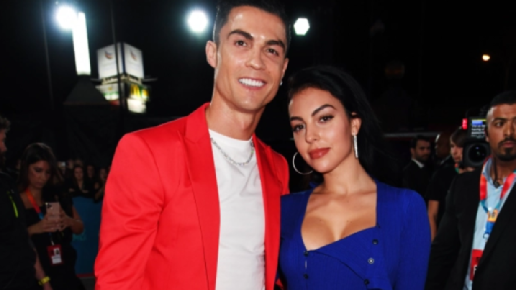 Cuộc sống vương giả của Ronaldo và bạn gái khi sắp đón 2 em bé
