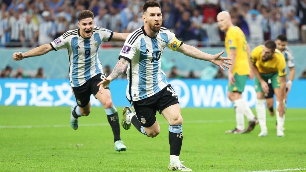 Argentina 2 - 1 Australia: Messi lập siêu phẩm trong trận đấu thứ 1000, đưa La Albiceleste vào tứ kết