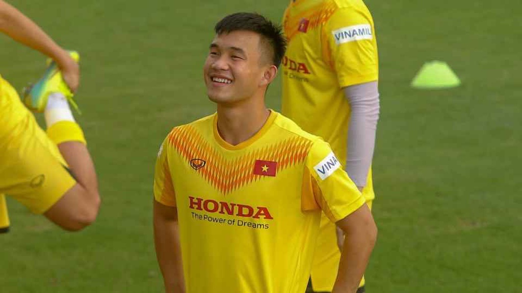Nguyễn Hồng Sơn, tiền vệ vừa được gọi vào ĐT U23 Việt Nam là ai?