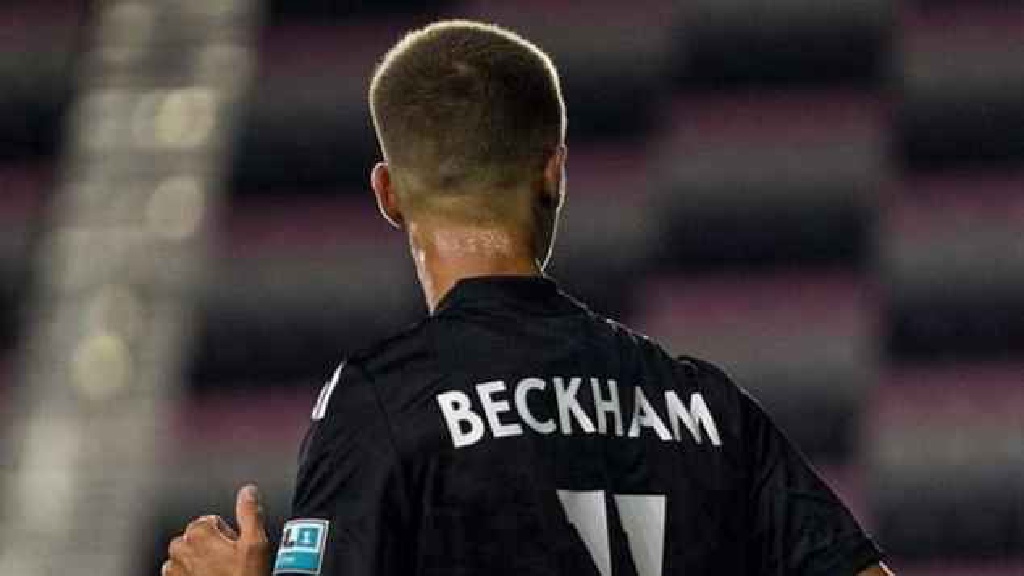 Con trai Beckham bắt đầu thi đấu chuyên nghiệp