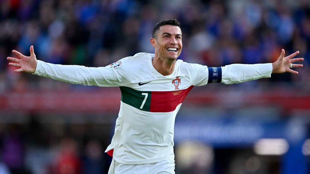 Ronaldo vượt thành tích ghi bàn của Haaland trong năm 2023
