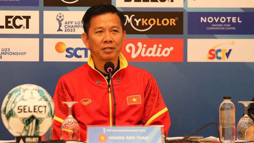 HLV Hoàng Anh Tuấn: “Tôi mong muốn các cầu thủ trẻ Việt Nam có sự thử thách ở giải Đông Nam Á”