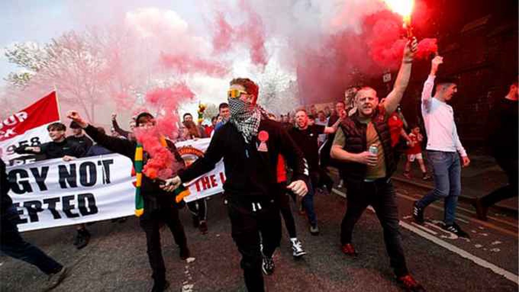 Hàng nghìn fan MU biểu tình trước trận gặp Norwich