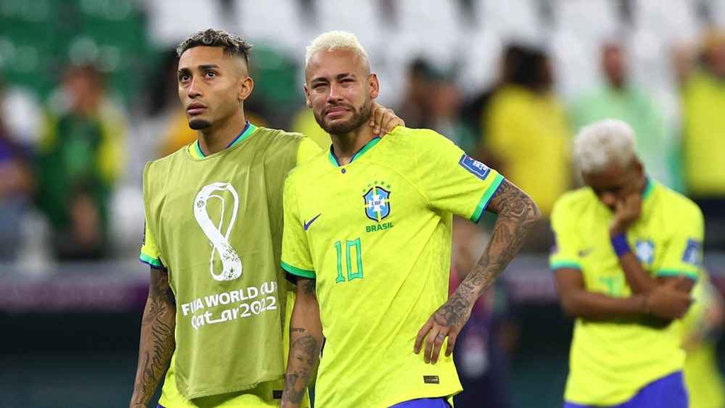 Neymar cân nhắc từ giã tuyển Brazil sau thất bại trước Croatia
