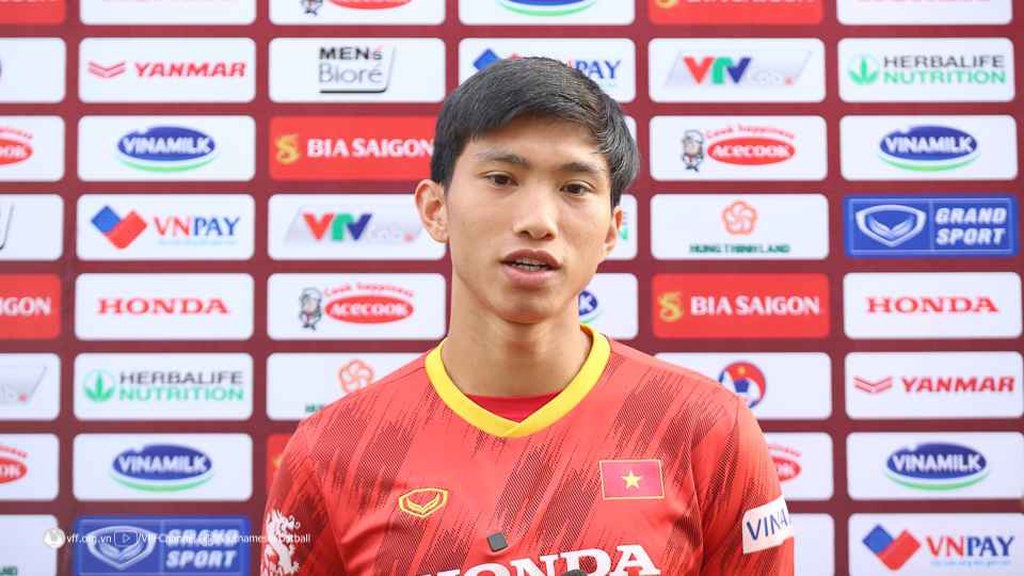 Gia nhập CAHN, Văn Hậu trở thành cầu thủ nội nhận lương cao nhất V.League