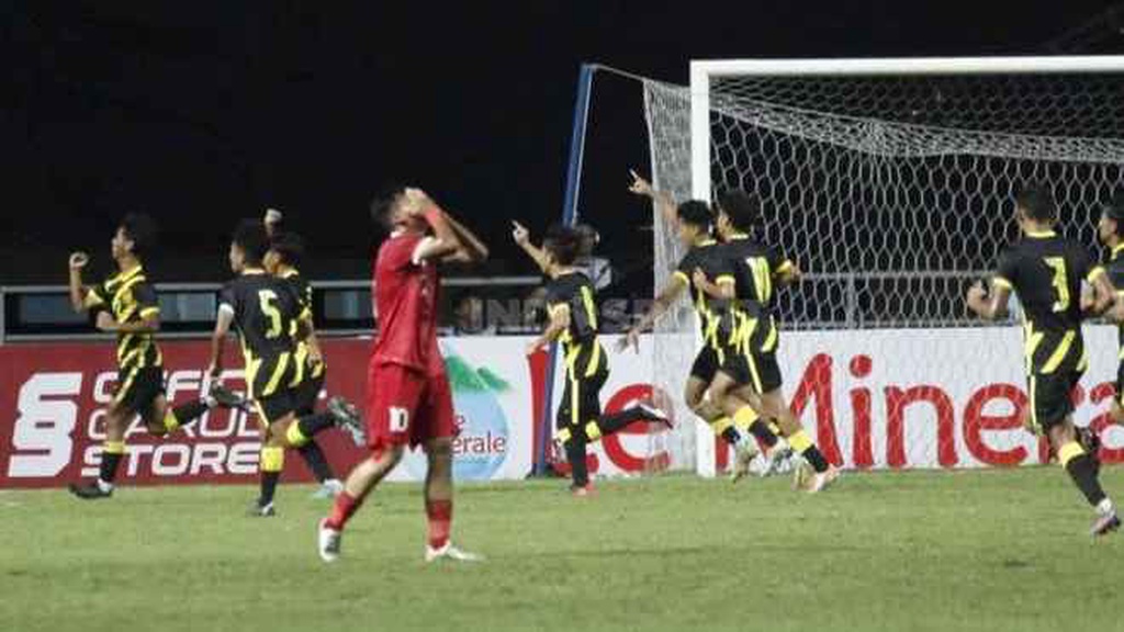 CĐV ĐNÁ hả hê khi U17 Indonesia bị loại ngay trên sân nhà