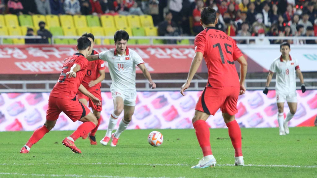 Tuyển Việt Nam thăng hạng FIFA dù thua 3 trận liên tiếp