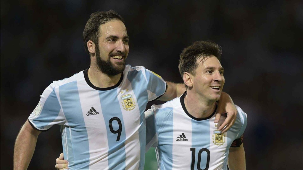 Bạn thân Higuain rủ Messi sang MLS nghỉ hưu