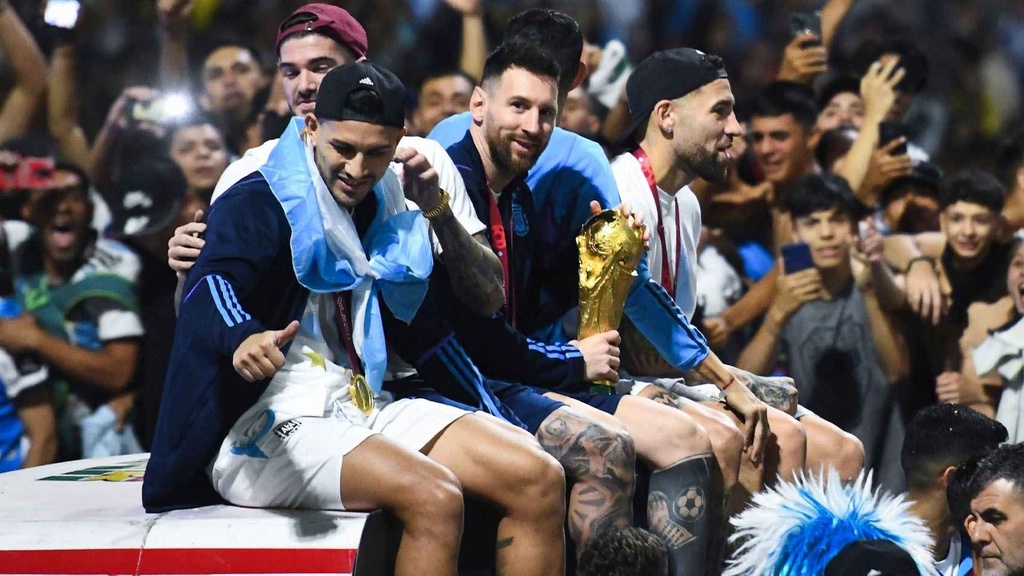 TRỰC TIẾP: Vũ điệu Tango của người Argentina ăn mừng chức vô địch World Cup vẫn chưa dừng lại