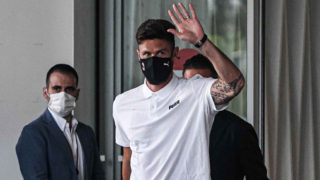 Giroud có mặt ở Milan để kiểm tra y tế