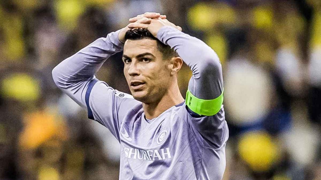 Ronaldo hết hy vọng dự Champions League