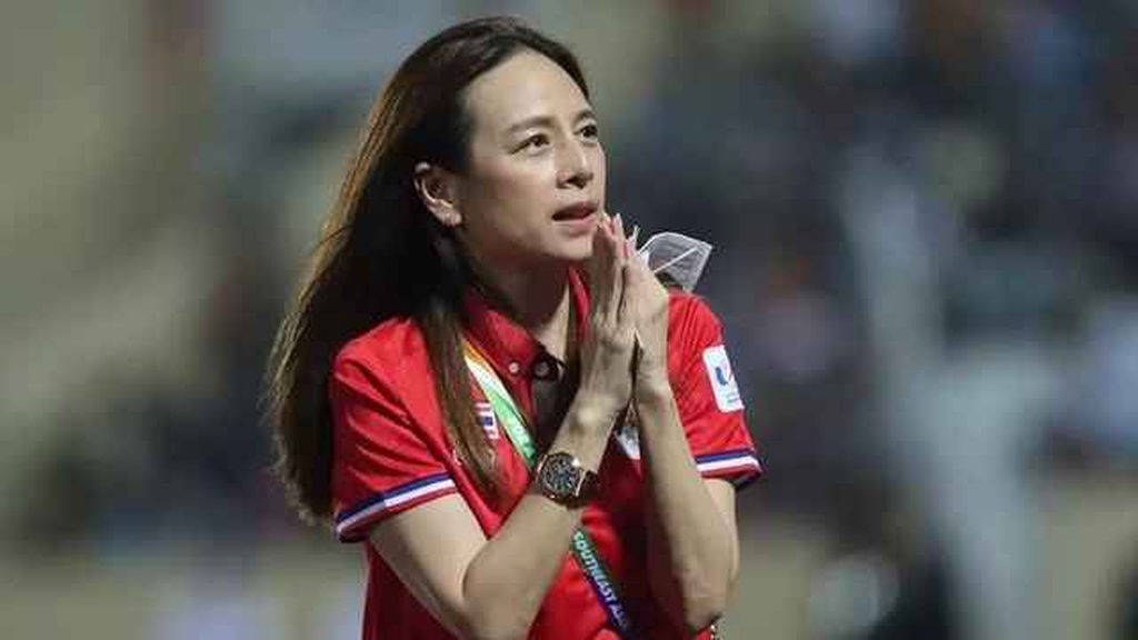 Nữ tỷ phú xinh đẹp thưởng nóng ĐT Thái Lan sau chiến thắng trước Campuchia