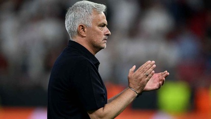 Mất chức vô địch Europa League, HLV Mourinho chỉ trích trọng tài Anthony Taylor