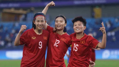 HLV Mai Đức Chung chưa hài lòng dù tuyển nữ Việt Nam vùi dập Bangladesh