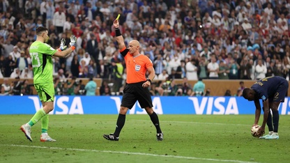 FIFA ra lệnh cấm mới, nhiều thủ môn "méo mặt" khi bắt phạt đền