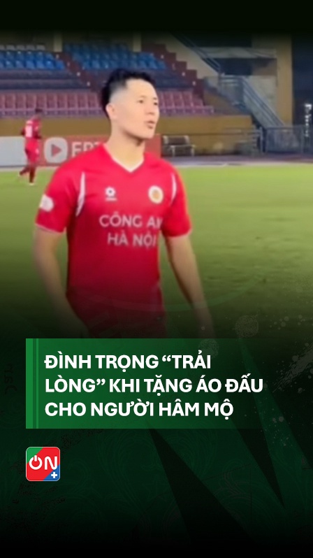 Đình Trọng Khó Xử Khi CĐV Xin Áo Đấu