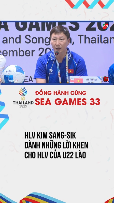 HLV Kim Sang-sik dành lời khen cho HLV U22 Lào