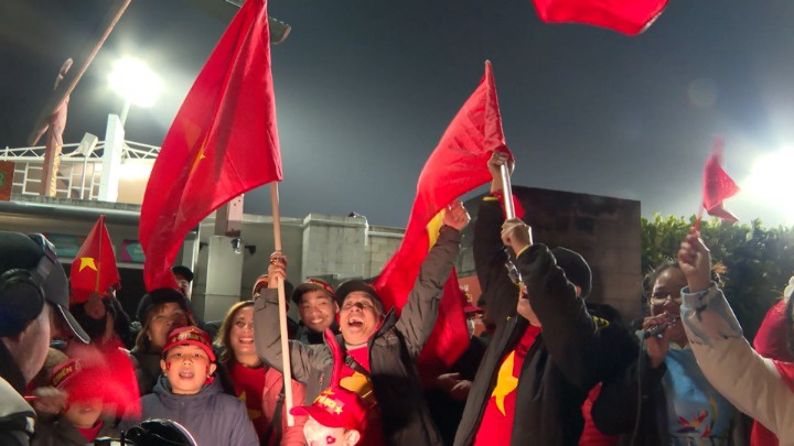 Tiếp Lửa Các Cô Gái Vàng Việt Nam - Có Một Hamilton Ấm Áp Giữa Trời Đông